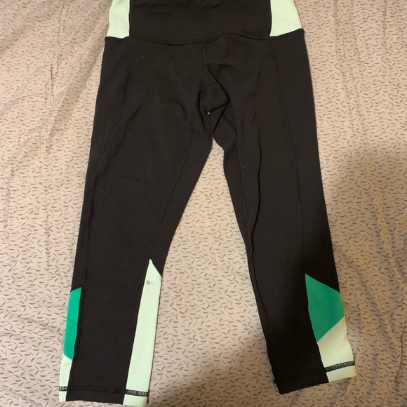 Lululemon Cropped Black leggings - Picture 4 of 9